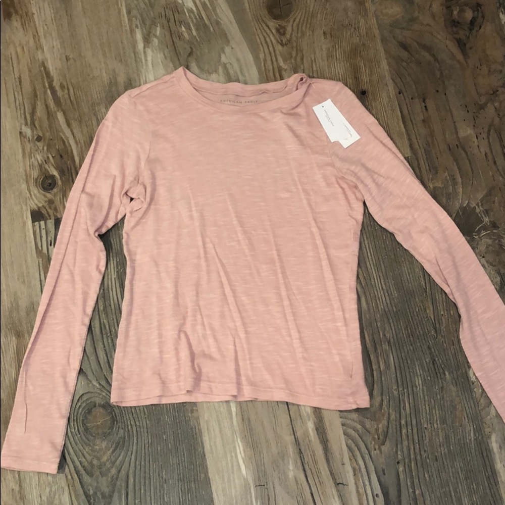 soft american eagle never worn long sleeve tee.